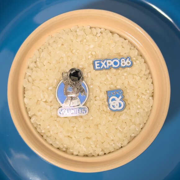Expo 86 Vintage Collector’s Souvenir Pins - Picture 6 of 6